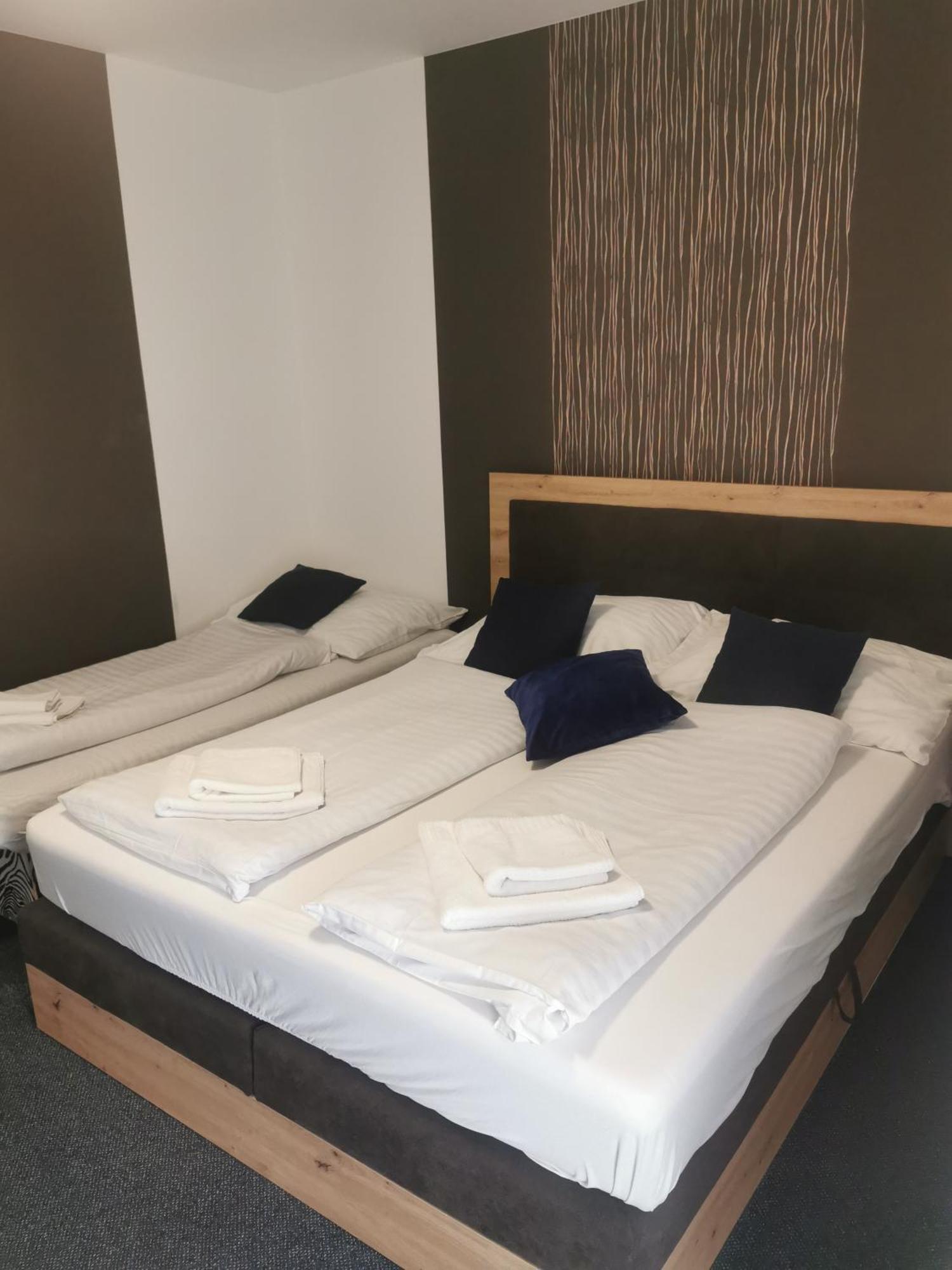 Nové Mesto nad Váhom Hotel Diana מראה חיצוני תמונה