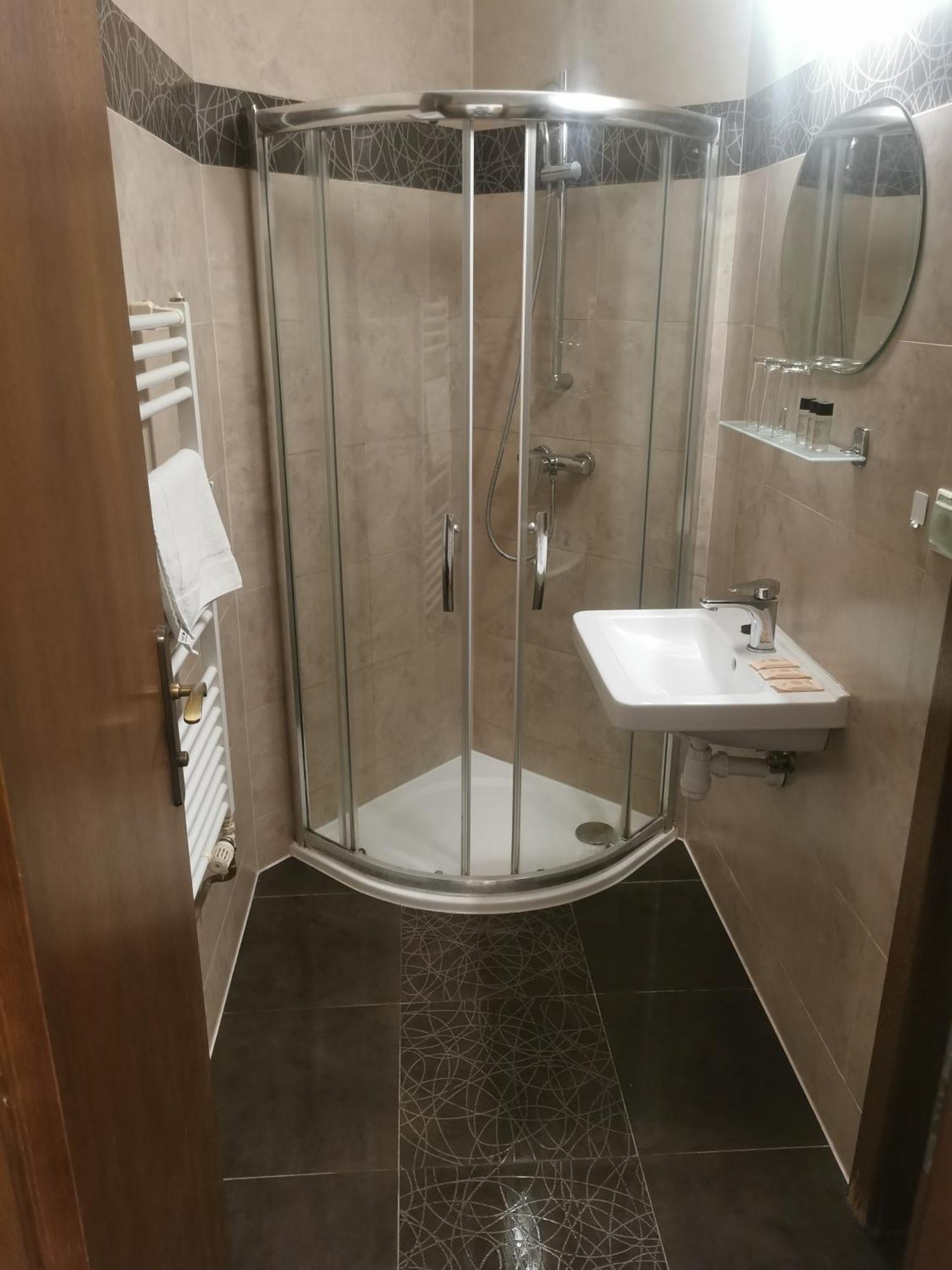 Nové Mesto nad Váhom Hotel Diana מראה חיצוני תמונה