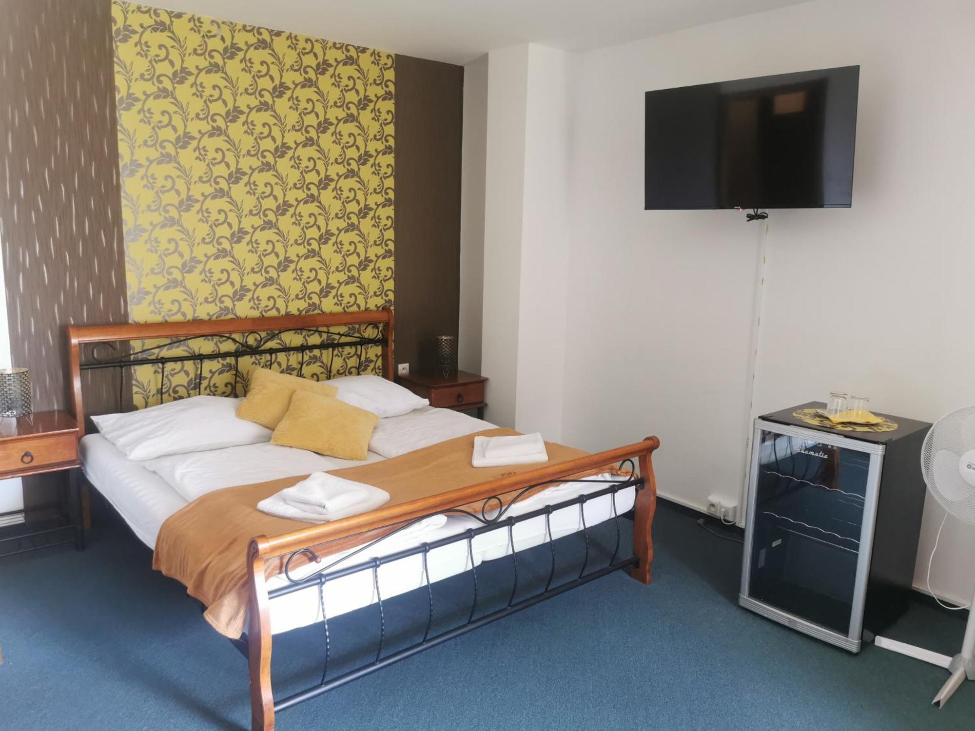 Nové Mesto nad Váhom Hotel Diana מראה חיצוני תמונה