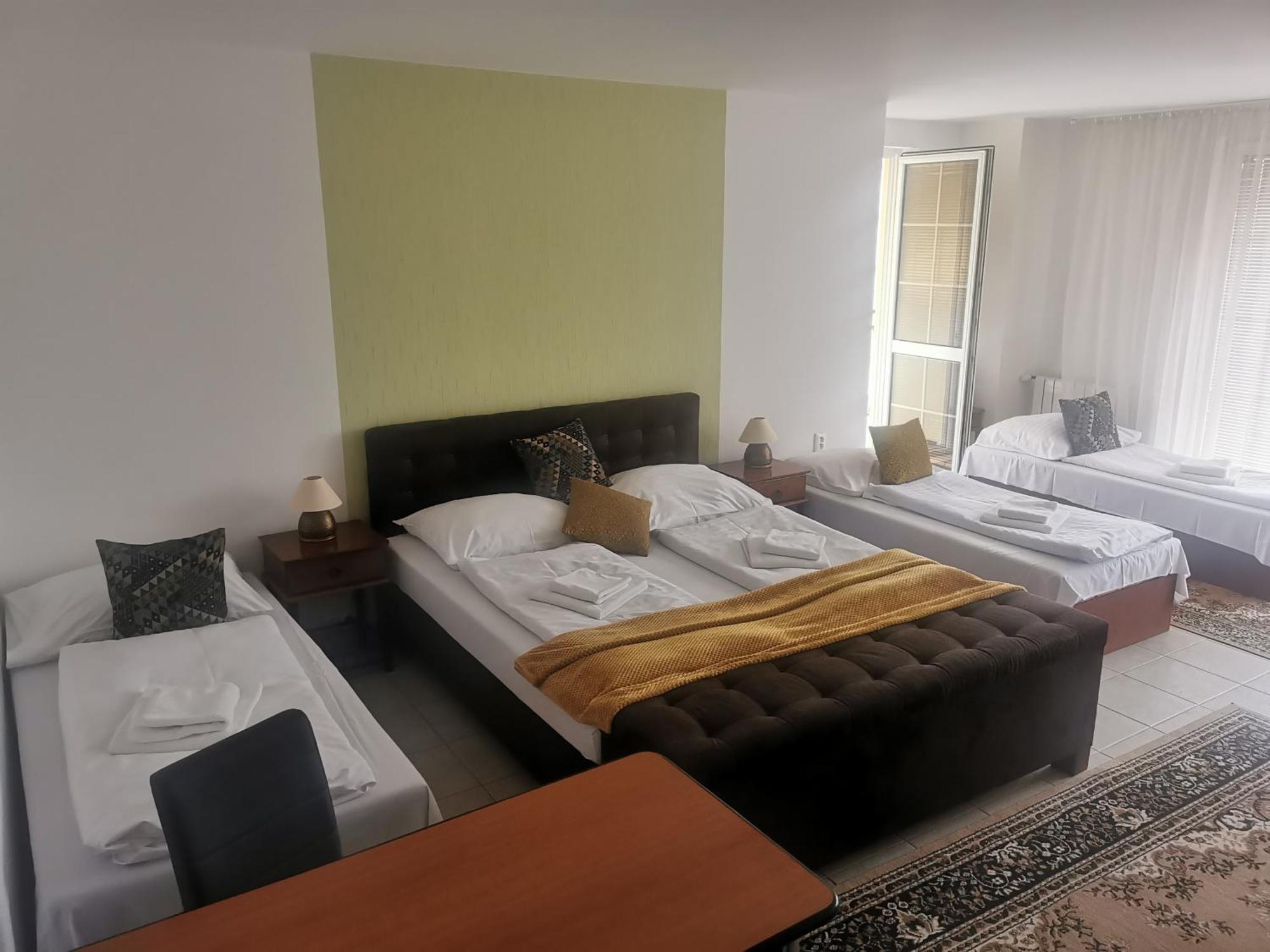 Nové Mesto nad Váhom Hotel Diana מראה חיצוני תמונה