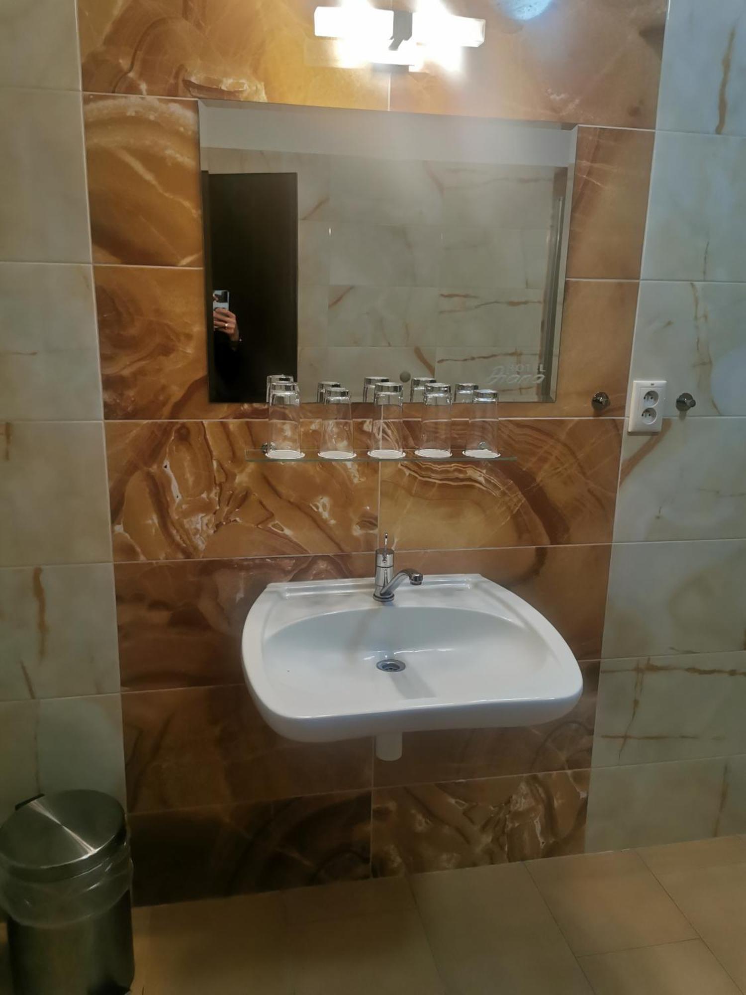 Nové Mesto nad Váhom Hotel Diana מראה חיצוני תמונה