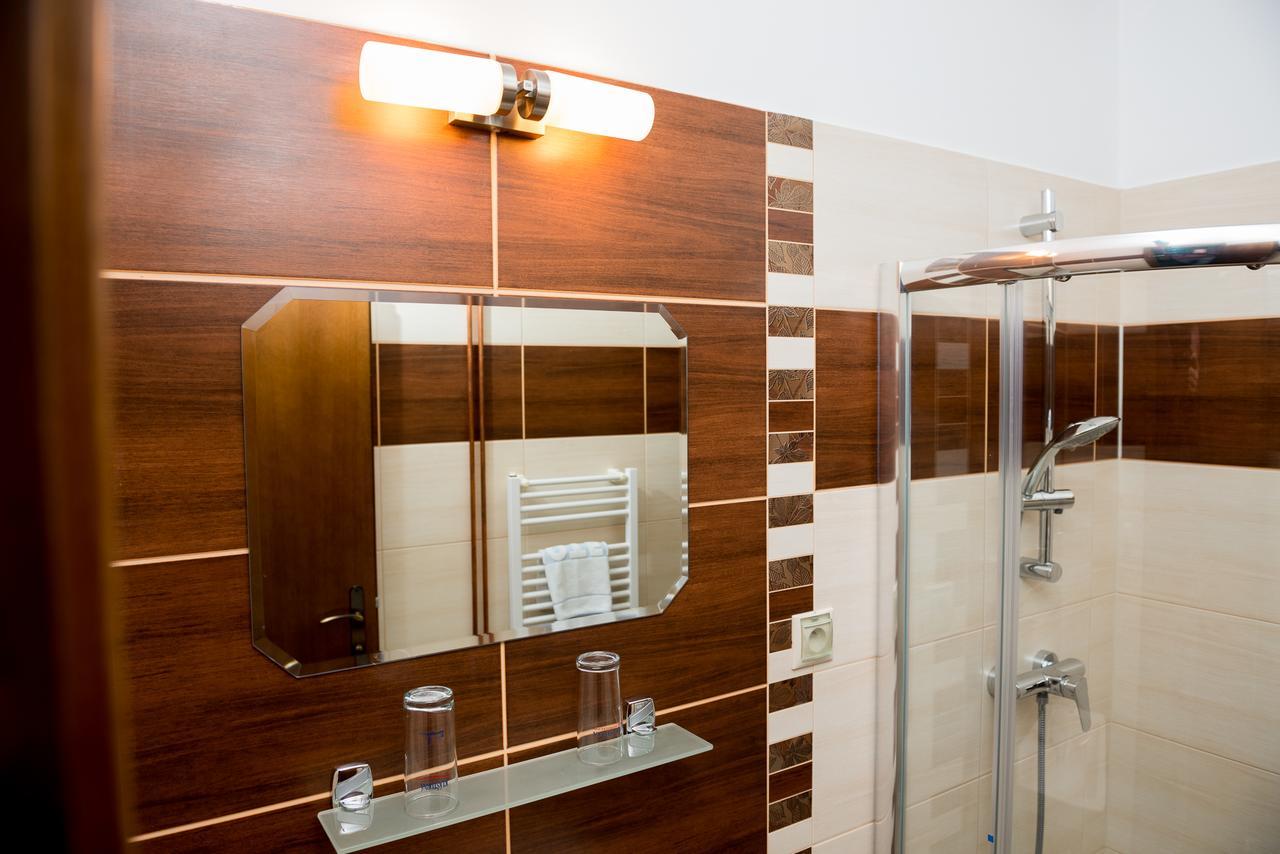 Nové Mesto nad Váhom Hotel Diana מראה חיצוני תמונה