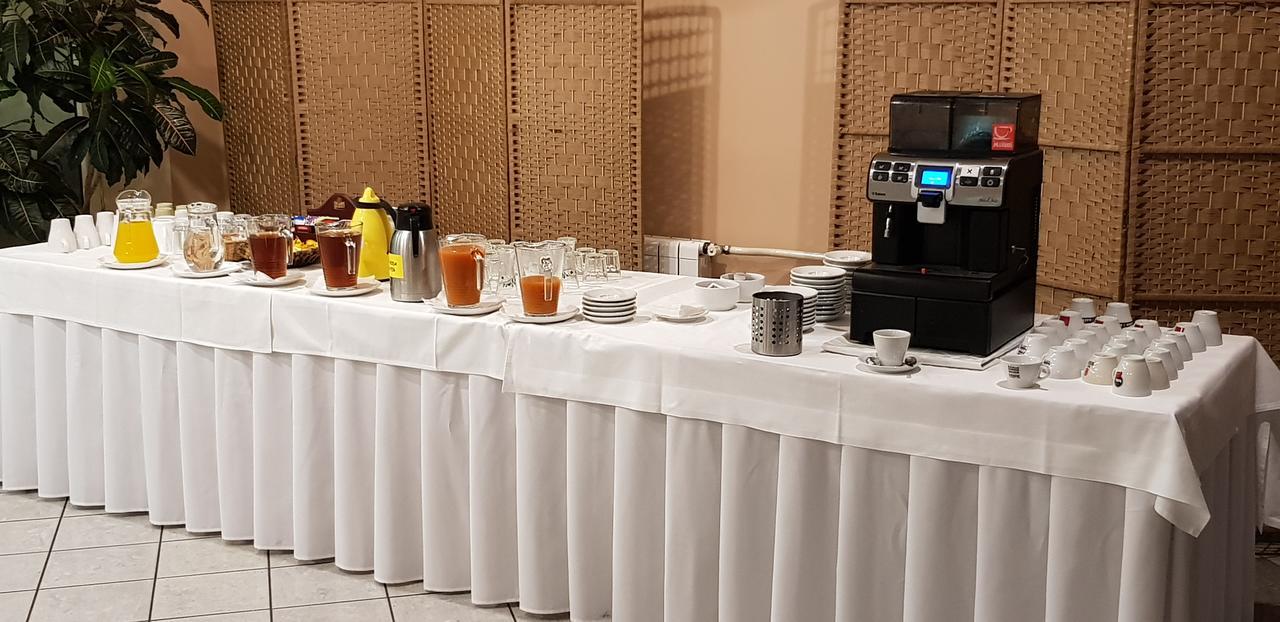Nové Mesto nad Váhom Hotel Diana מראה חיצוני תמונה