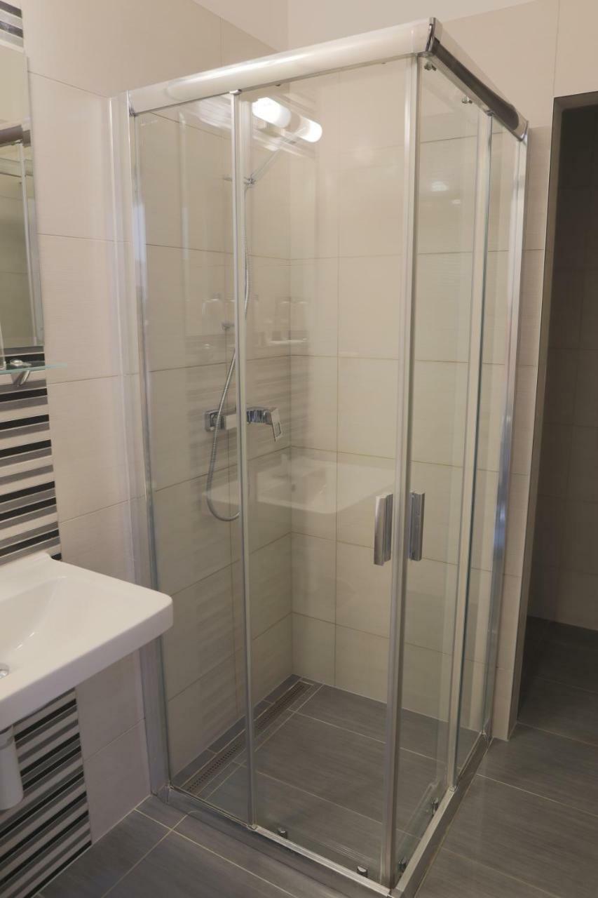 Nové Mesto nad Váhom Hotel Diana מראה חיצוני תמונה