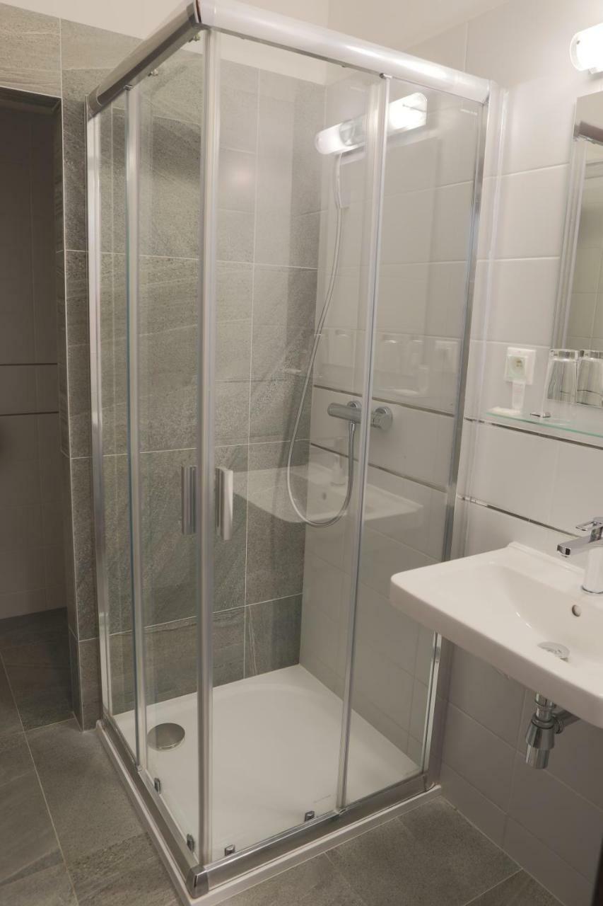 Nové Mesto nad Váhom Hotel Diana מראה חיצוני תמונה